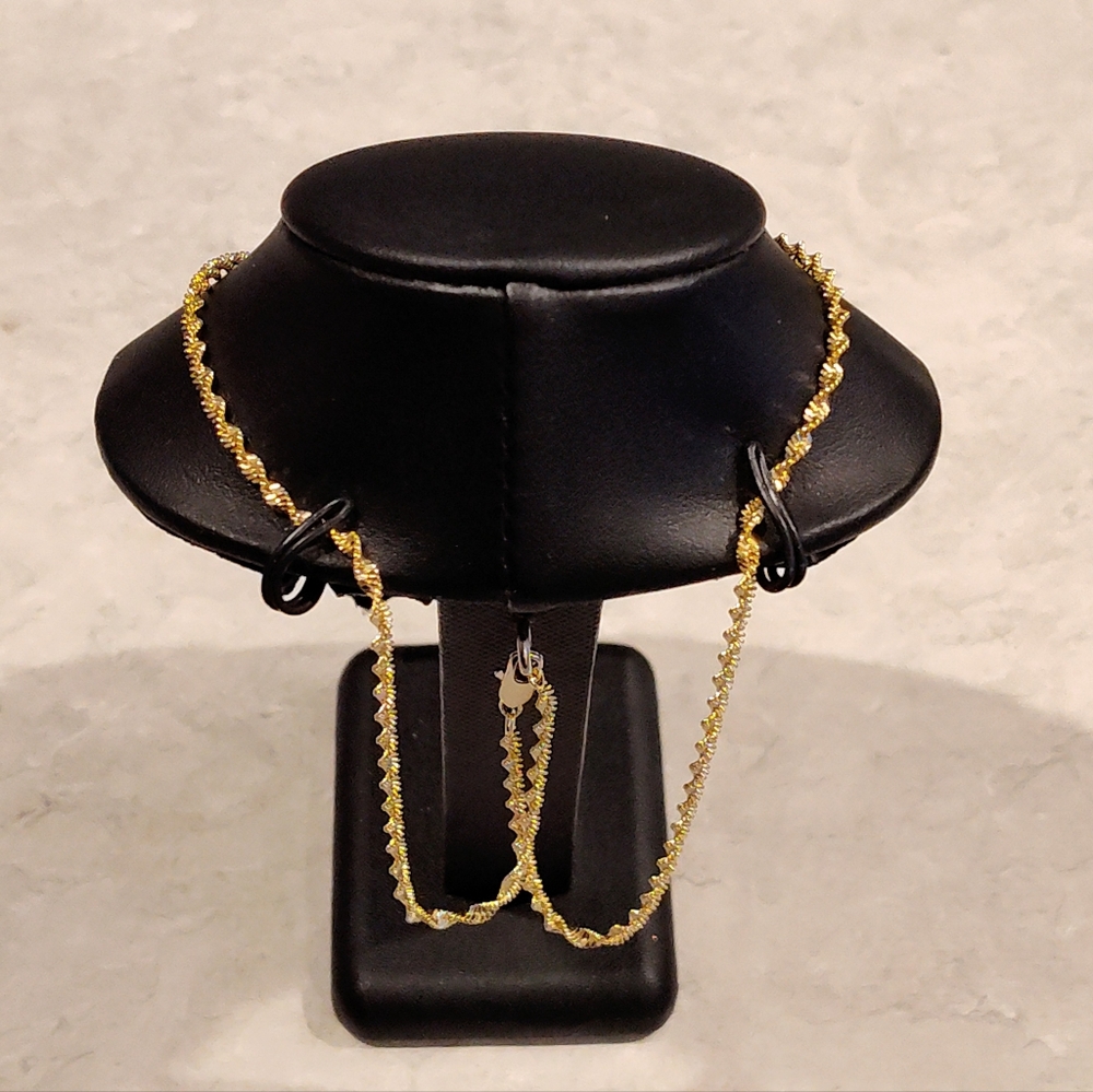 CHANEL CC 18K GOLD PLATED BLACK & WHITE CC LOGO PENDANT ON GOLD PLATED NECKLACE - Picture 13 of 13